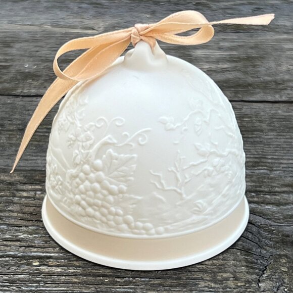 Lladro Collectors Society Porcelain Fall Bell #17615 Peach Trim Ribbon with Box - Picture 4 of 9